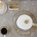 Isolamento della ciotola della pentola del tappetino da cucina in metallo semplice